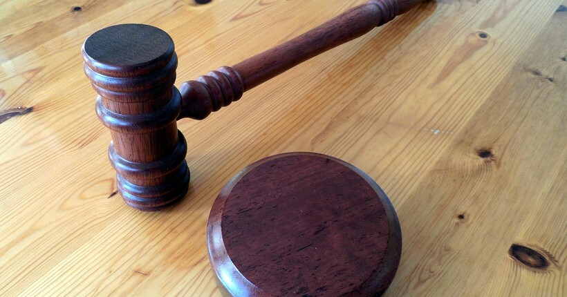 Знущався над цивільними під час окупації Харківщини: окупанта заочно судитимуть