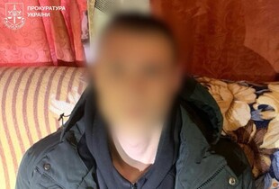Понад 20 разів ґвалтував малолітніх братів і сестру: юнака засудили до дев'яти років увʼязнення