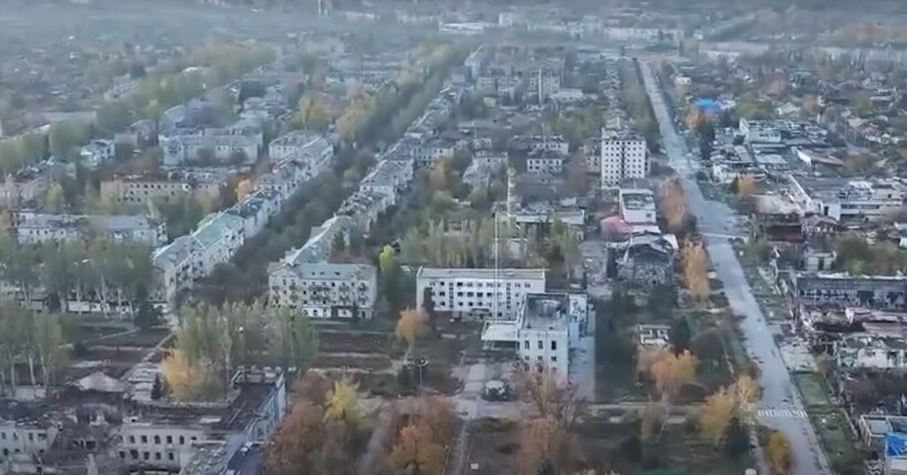 Українські військові зачистили будівлю міськради в Покровську (відео)