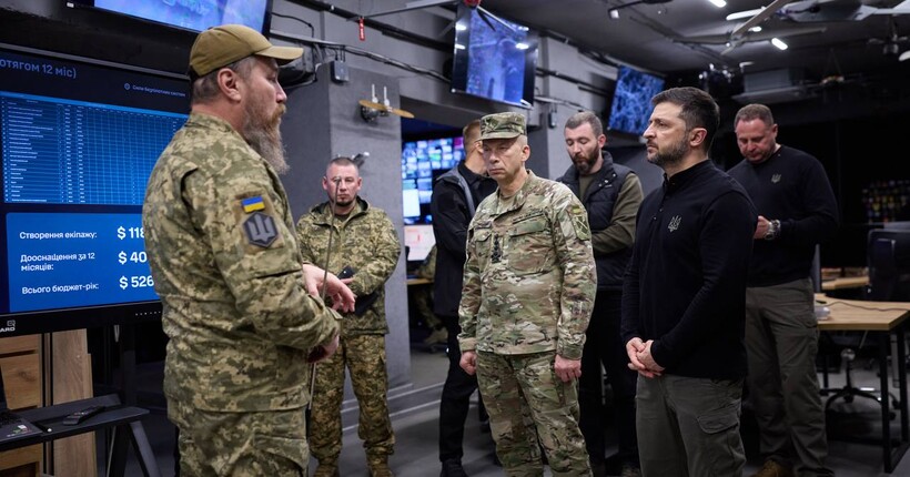 В Офісі президента повідомили про зустріч Зеленського з командуванням Сил безпілотних систем
