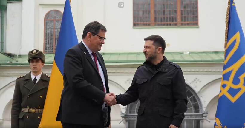 В Україні розпочали дипломатичну місію новопризначені посли чотирьох країн (відео)