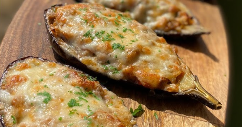 Баклажани, фаршировані тунцем: цікава та приваблива страва, яка підійде для святкового столу 