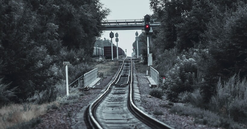 На Дніпропетровщині та Чернігівщині обмежено рух поїздів після російської атаки