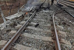 росія вночі атакувала залізницю: поїзди переведено на альтернативні маршрути, працюють тепловози