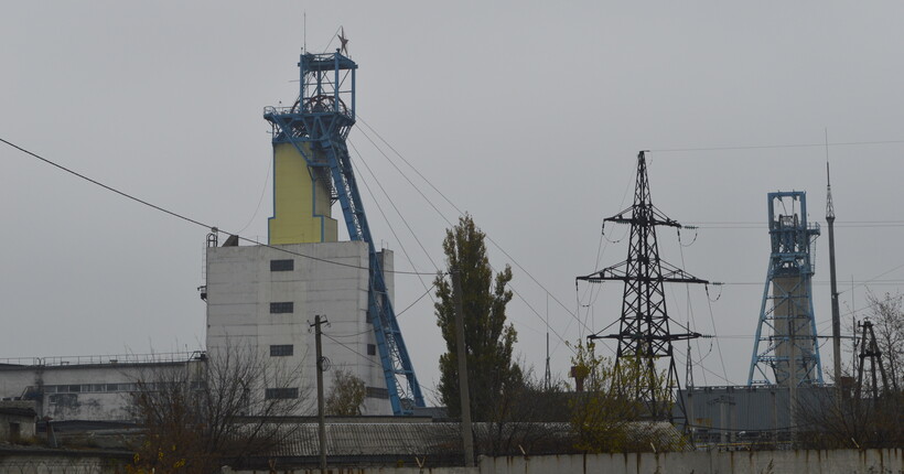 Російські обстріли знеструмили вісім шахт на Дніпропетровщині: 2595 гірників опинилися під землею