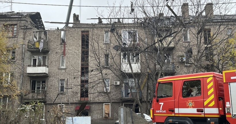 Удар по Кам'янському: з-під завалів будинку дістали тіло чоловіка