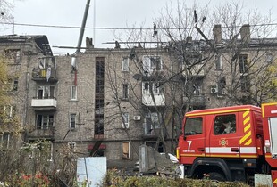 Удар по Кам'янському: з-під завалів будинку дістали тіло чоловіка