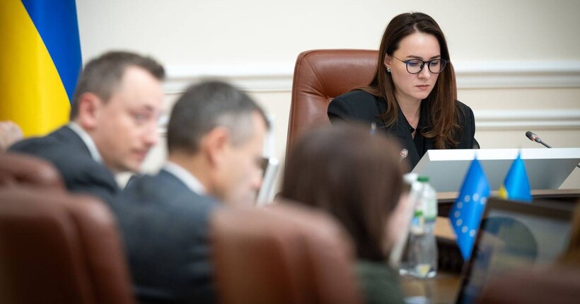 Кабмін підготував проєкт Держбюджету-2026: планується підвищення зарплати освітянам і медикам