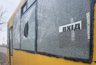 Росіяни у Краматорську вдарили дроном по пасажирському автобусу: є поранені