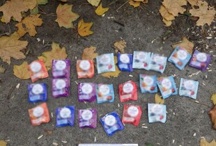 Поліцейські затримали 23-річного чоловіка, який ховав наркотики в пакетиках з-під чаю