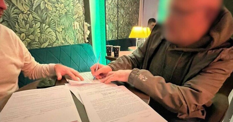 У Києві двоє чоловіків видурили в американського волонтера понад $85 000 на 