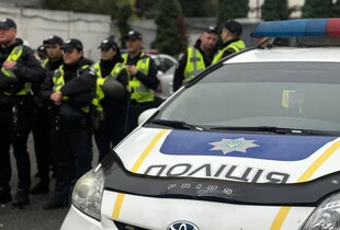 У Києві 17-річний хлопець випав з вікна на третьому поверсі: перші подробиці