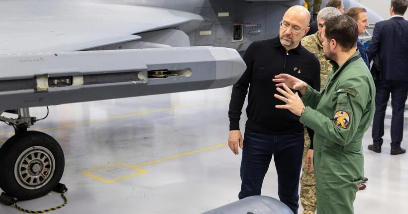 Шмигаль відвідав відвідав офіс компанії , який виробляє Gripen для України