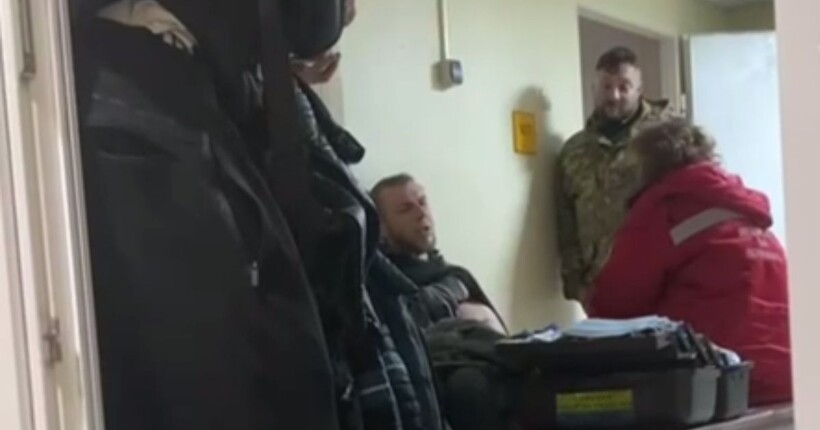 В Дніпропетровському ТЦК прокоментували інцидент з порізаними руками чоловіка