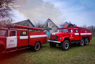 Армія рф вдарила по житловому будинку на Харківщині: є загибла, спалахнула пожежа (фото)