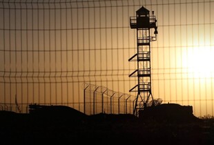 На кордоні тимчасово неможливі вʼїзд і виїзд з України: що сталося