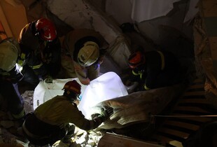 У Дніпрі рятувальники дістали з-під завалів багатоповерхівки тіло чоловіка - ДСНС