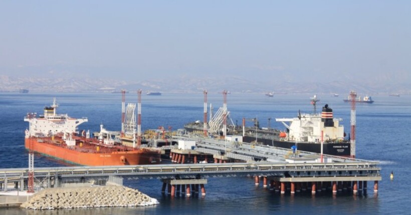 У морі бовтається близько 20 млн барелів російської нафти - ОП про нові санкції США