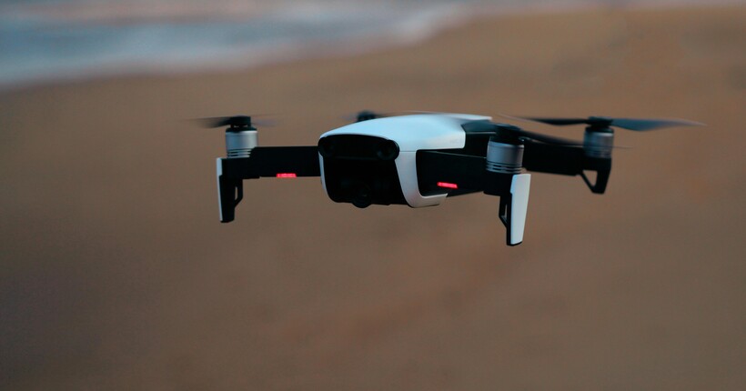 Дрон облив фарбою та липкою речовиною віллу делегації рф у Швеції