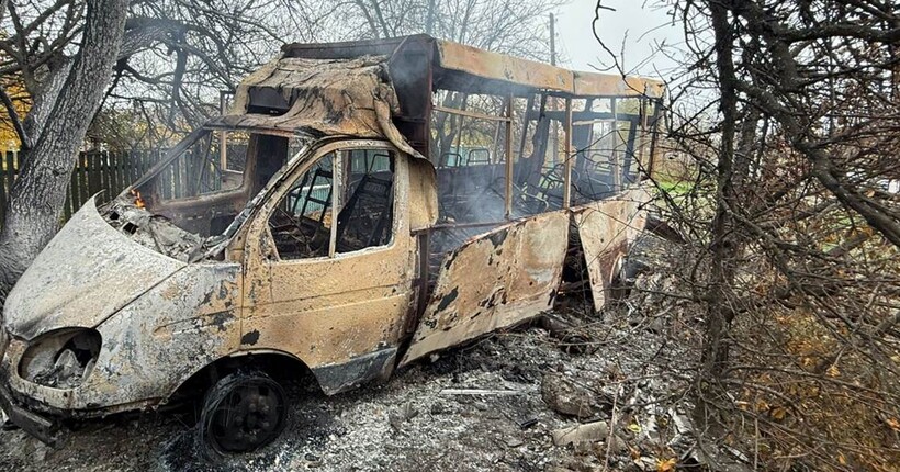На Донеччині дрон російських окупантів влучив у маршрутку: поранено трьох цивільних