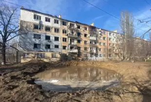 Рук не вистачає: як комунальники розбирають завали у Херсоні після обстрілів окупантів