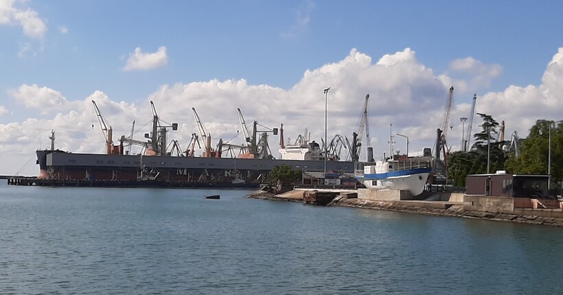 Морські дрони атакували порт у Туапсе: імовірно, є влучання у військовий корабель