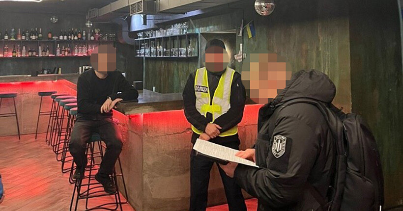 ДБР викрило правоохоронців на спробі вкрасти квартиру померлої