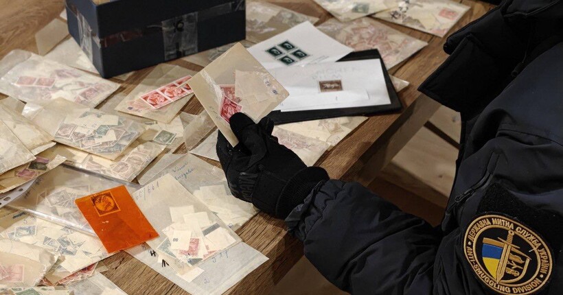 Нацистські марки на 1,5 млн грн: на кордоні з Польщею митники вилучили контрабанду