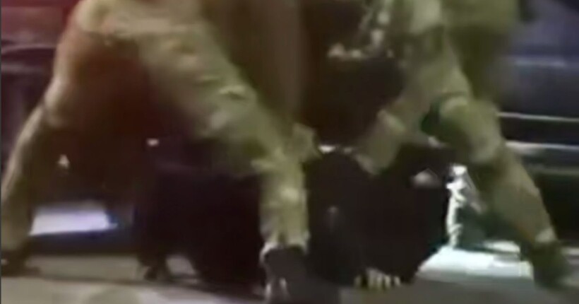 Офіцер і двоє військових намагалися продати понад пів тонни тротилу та іншої зброї