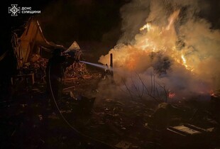 Армія рф вдарила по житловому сектору на Сумщині: спалахнула пожежа (фото)