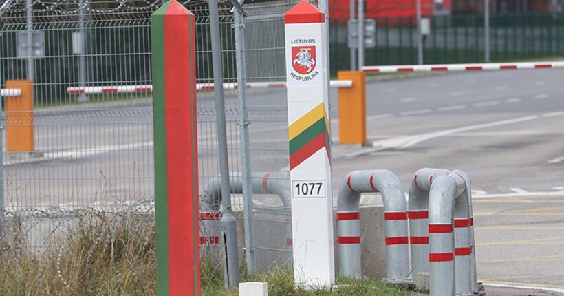 Литва закрила кордон, Лукашенко погрожує конфіскувати понад 1200 литовських вантажівок