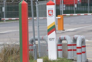 Литва закрила кордон, Лукашенко погрожує конфіскувати понад 1200 литовських вантажівок