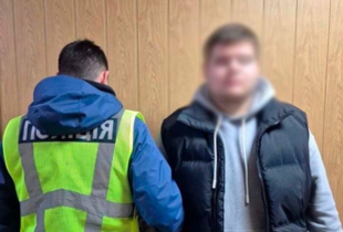 Правоохоронці затримали чотирьох зловмисників за вимагання $50 тисяч у киянина