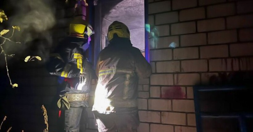 Дитина підпалила ковдру, граючись запальничкою: надзвичайники ліквідували пожежу