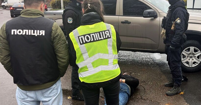 На Житомирщині викрили спробу провезти чоловіка через кордон серед багажу міжнародного автобуса