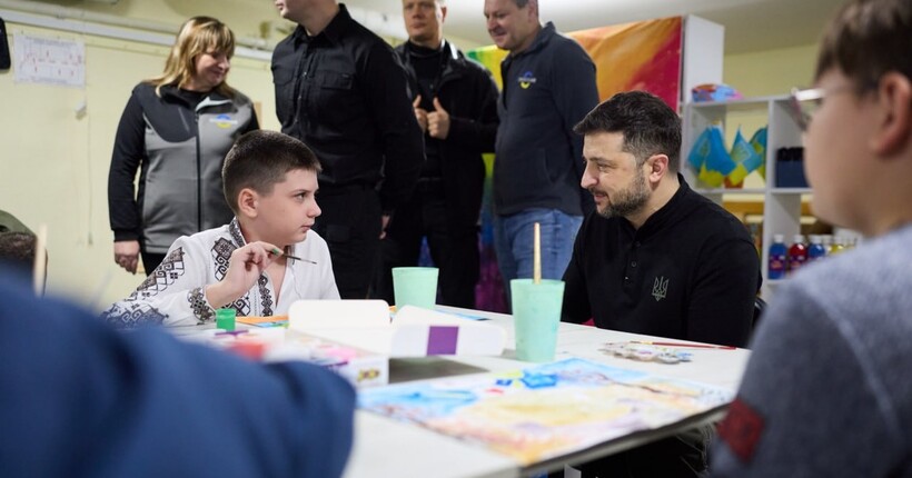 Зеленський відвідав дитячий простір у Херсоні (фото)