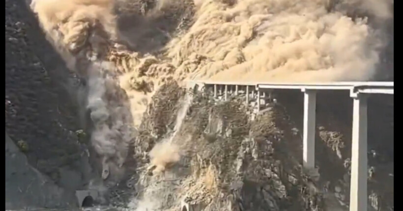 В Китаї обвалився нещодавно відкритий міст довжиною 758 метрів