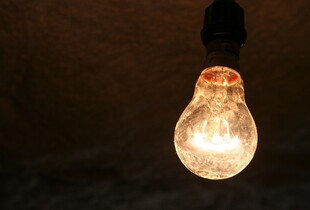 В Україні 12 листопада продовжать графіки відключення світла: скільки буде черг