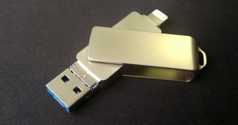 Як підключити флешку до смартфона: інструкція для Android і iPhone