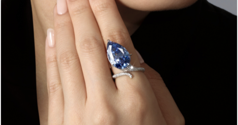 У Женеві на аукціоні Christie's продали блакитний діамант за 25,6 мільйона доларів