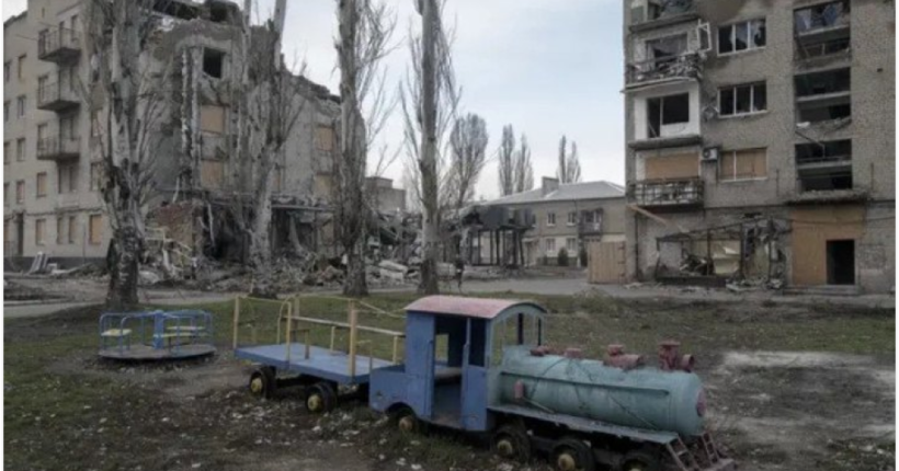 У Покровську та Мирнограді залишаються понад 2,5 тисячі цивільних