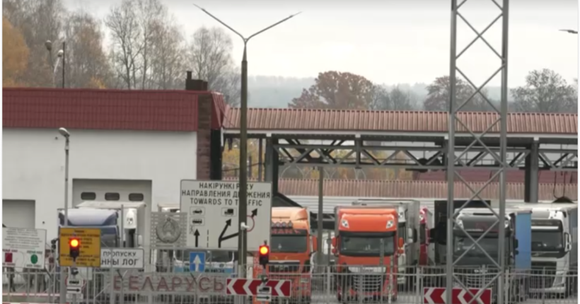 Білорусь відмовилася відкрити евакуаційний коридор для литовських вантажівок