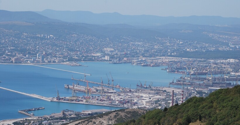 Порт Новоросійськ зупинив експорт нафти після прильотів - Reuters