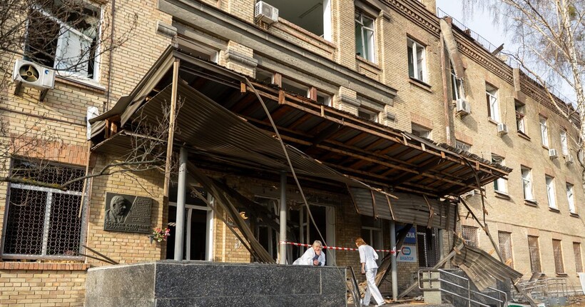 У Києві внаслідок атаки пошкоджено два медзаклади: евакуйовано 90 пацієнтів