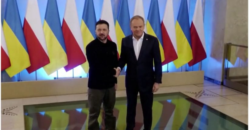 Туск заявив, що попереджав Зеленського про російський наратив щодо корупції в Україні