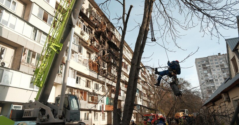 Кількість жертв удару по Києву зросла до семи: в лікарні померла жінка