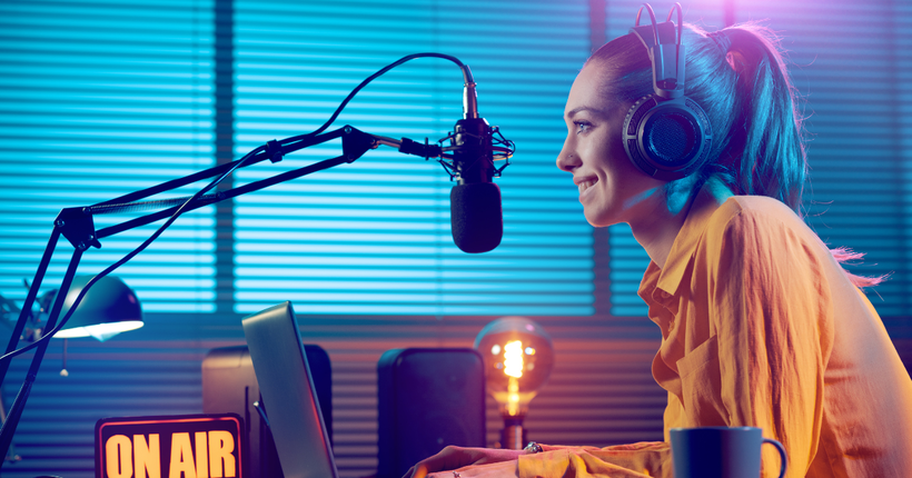 День працівників радіо, телебачення та зв’язку 2025 – найкращі картинки та привітання 