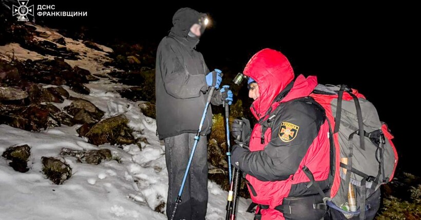 Туристи заблукали під час спуску з Говерли: надзвичайники врятували людей