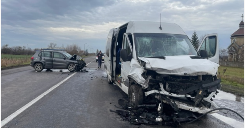 У ДТП на Прикарпатті загинула пасажирка автобуса, ще вісім осіб поранені