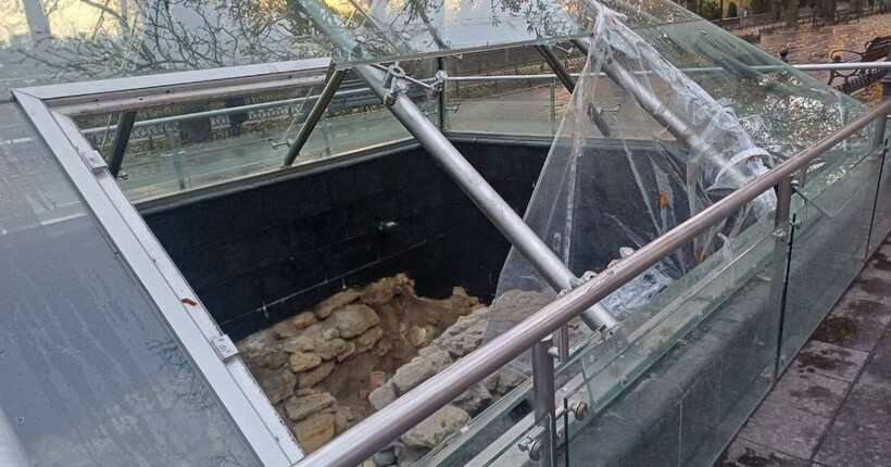 В Одесі вандали розтрощили піраміду-музей на Приморському бульварі (фото)